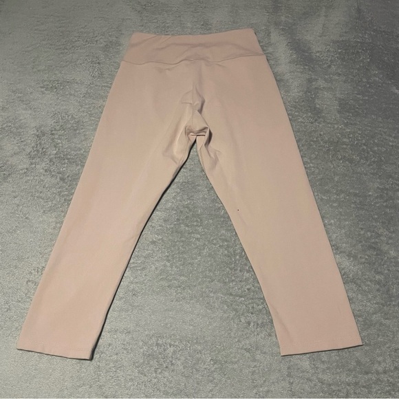 Gymshark dreamy cropped leggings size small in taupe NWT - Picture 9 of 9